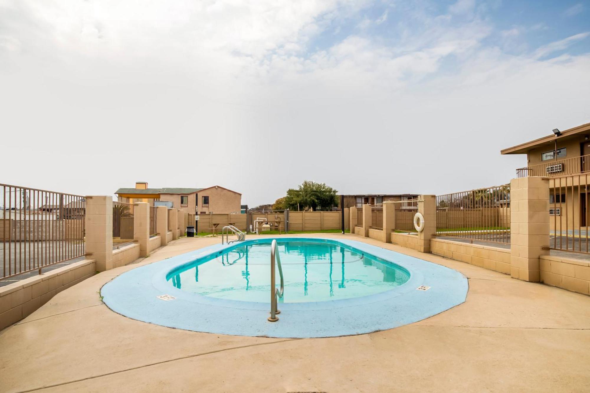 Oyo Hotel San Antonio Lackland Afb Seaworld Hwy 90 W Eksteriør billede