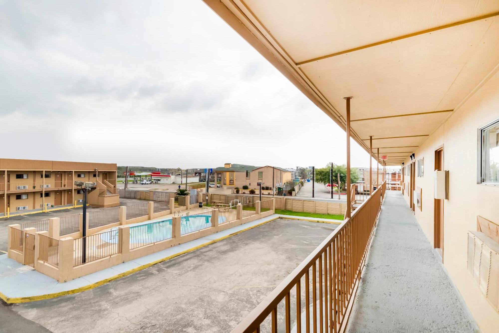 Oyo Hotel San Antonio Lackland Afb Seaworld Hwy 90 W Eksteriør billede
